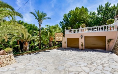 Magnificent property with a lot of privacy and dreamlike outdoor areas