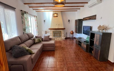 CHALET IN A QUIET AREA WITH PRIVATE POOL